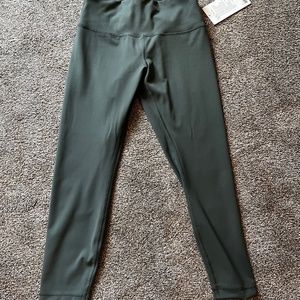 NWT Lululemon wondertrain HR 25” smoked spruce size 10